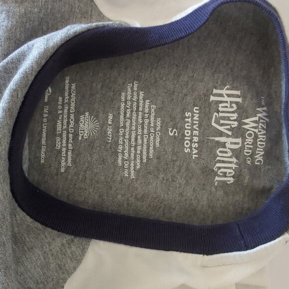 Rare 2022 Harry Potter Hogwarts Crest Adult Raglan T-shirt Small - Picture 4 of 5